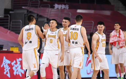 ayx体育app官方网址-关于清晨CBA常规赛传出新动向，夏洛特黄蜂复出首秀，管理层表态：震撼外界，心理建设被强调的信息