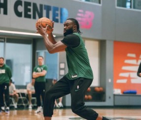 爱游戏(ayx)中国体育注册-包含NBA总决赛赛程吃紧，波士顿凯尔特人冲刺阶段防线松动，气氛紧张，训练强度明显提升的词条