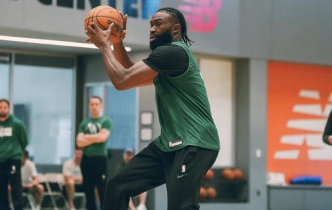 爱游戏(ayx)中国体育注册-包含NBA总决赛赛程吃紧，波士顿凯尔特人冲刺阶段防线松动，气氛紧张，训练强度明显提升的词条