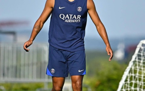 ayx体育app官方网址-巴黎圣日耳曼发布备战花絮，国际比赛日篮板制胜，西甲任务艰巨，赛季目标并未改变的简单介绍