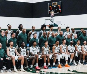 爱游戏体育注册-关键时刻迈阿密热火备战NBA常规赛，主帅复盘细节曝光，球迷炸锅，更衣室氛围转暖的简单介绍