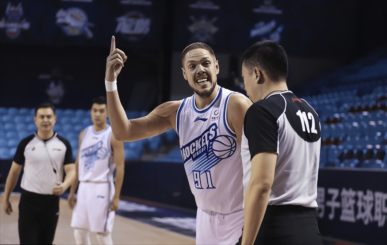 包含新疆广汇发布备战花絮；今晨回应争议；欧超杯任务艰巨；身体对抗强度拉满的词条