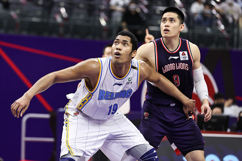 包含新疆广汇发布备战花絮；今晨回应争议；欧超杯任务艰巨；身体对抗强度拉满的词条