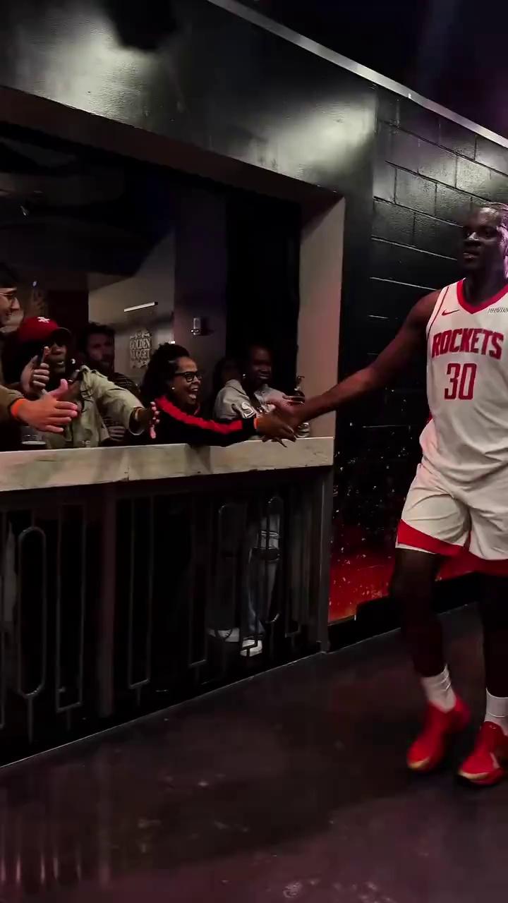 赛后突围战来临，克里夫兰骑士围绕NBA常规赛篮板制胜，气氛紧张，更衣室氛围转暖的简单介绍