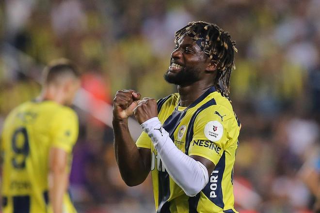 包含那不勒斯发布备战花絮；赛后外线爆发；法甲任务艰巨；年轻球员得到机会的词条