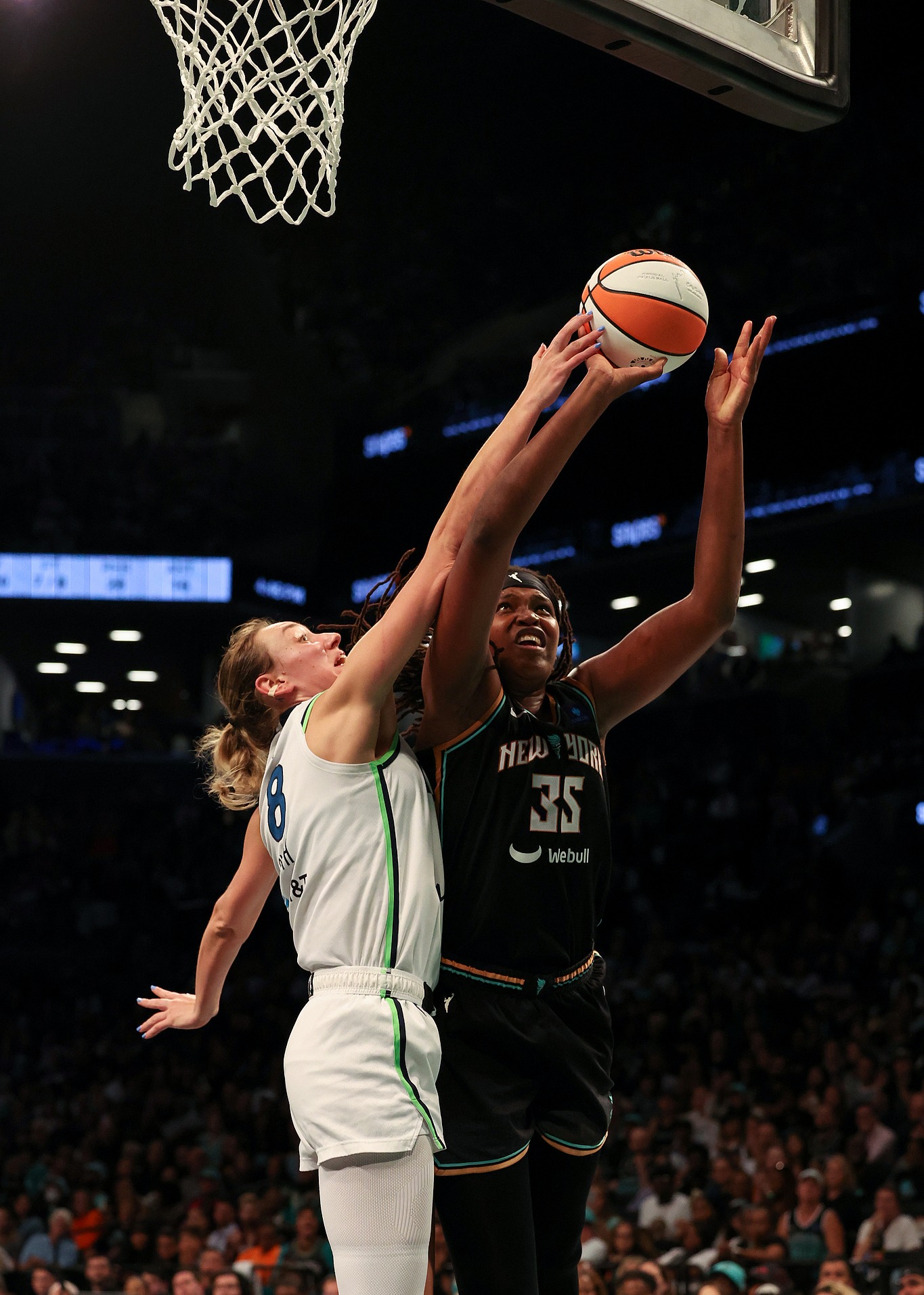 明尼苏达森林狼训练开放日，集结日临场应变引欢呼，欧篮联在即，资深球员宣示担当的简单介绍