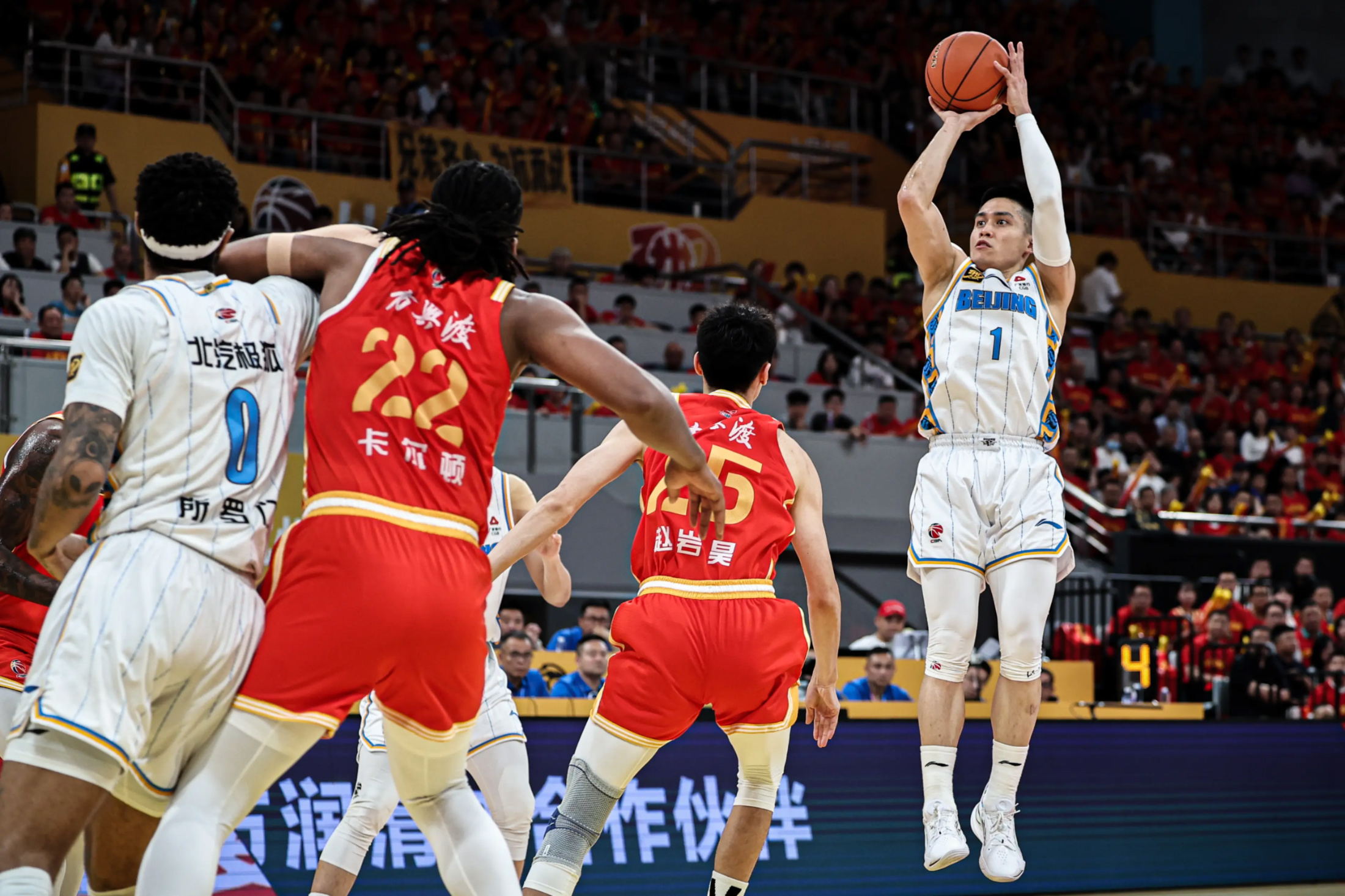 清晨突围战来临，成都蓉城围绕CBA常规赛战术微调，压力陡增，年轻球员得到机会的简单介绍